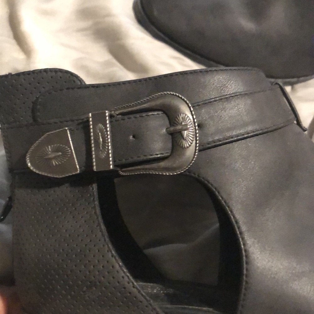 American Eagle Outfitters Black Ankle Booties - Picture 2 of 13